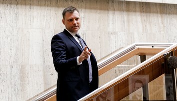 Tarabu pobúrila dúhová vlajka so štátnym znakom. Polícia to odmietla riešiť