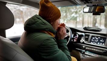 Cestujete v aute v zimnej bunde? Experti varujú, že to môže byť rozsudok smrti