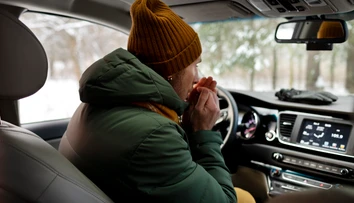 Cestujete v aute v zimnej bunde? Experti varujú, že to môže byť rozsudok smrti