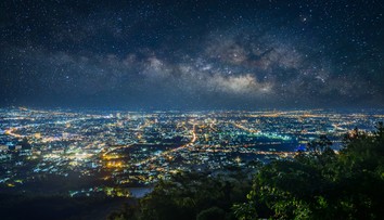 FOTO: Ako by vyzerali nočné panorámy svetových metropol bez svetelného smogu