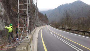 Vodiči pozor, cestu pod Strečnom úplne zatvorili