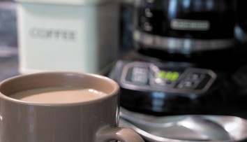 Máte na pracovisku kávovar? Ak z neho pijete kávu, môžete tým ohrozovať vaše zdravie