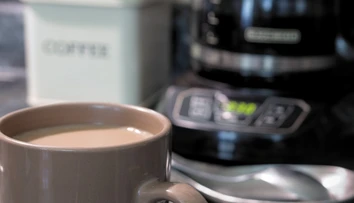 Máte na pracovisku kávovar? Ak z neho pijete kávu, môžete tým ohrozovať vaše zdravie