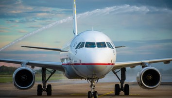 VIDEO: Peklo na palube lietadla. Pasažierovi začala horieť batéria, stroj musel okamžite pristáť