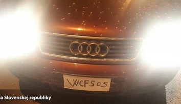 Tvorivosti sa medze nekladú. Auto malo namiesto okna igelit a miesto značky kus papiera