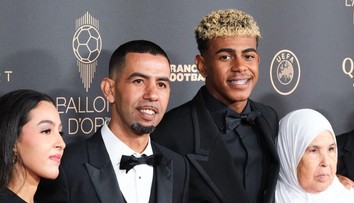 Zlatá lopta nie je v dobrých rukách. Otec Lamina Yamala cíti krivdu: Môj syn je zďaleka najlepší