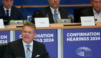 Slovensko má prvého potvrdeného eurokomisára. Maroša Šefčoviča schválili dva kľúčové výbory