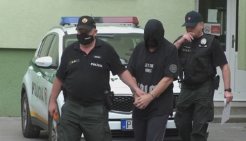 Muž sa vyzliekol a ukájal v nákupnom dome. Zadržala ho polícia