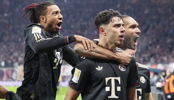 Prehrávali, no potom prišiel druhý polčas. Bayern zdemoloval ďalšieho súpera, zostáva nezdolaný