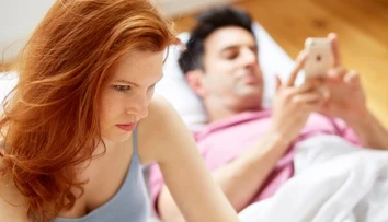 „Prestávame sa zaujímať o to, čo druhý prežíva.“ Sexuologička upozorňuje na zvláštny fenomén vo vzťahoch