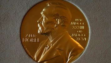 Nobelovu cenu za chémiu získali vedci za výskum týkajúci sa bielkovín