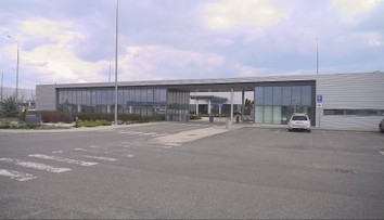 Zamestnanci nitrianskej fabriky si môžu vydýchnuť. Výrobca elektroniky ju neplánuje zatvárať