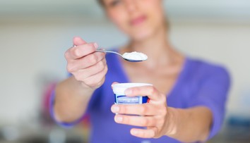 Látka bežne pridávaná do jogurtov môže škodiť črevám, ukázal výskum