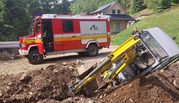 Dráma vo Vyšnej Boci: Prevrátil sa bager, zraneného muža prevážal vrtuľník
