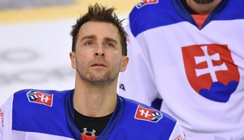 Vyhorel, keď sa mu darilo najviac. Legendárny slovenský obranca bojoval s vážnymi problémami, zachránili ho v Prahe
