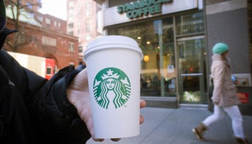 Starbucks má zaplatiť dychberúce odškodné mužovi, ktorému sa do rozkroku vylial horúci nápoj