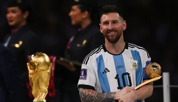 Príbeh veľkých víťazstiev aj pádov. Argentínčania pálili Messiho dresy, napokon ho milujú viac ako Maradonu