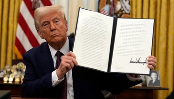 Trump omilostil odporcov interrupcií, nariadil odtajniť spisy o vraždách Kennedyovcov