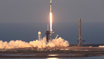 Kozmická loď Crew Dragon úspešne odštartovala svoju misiu na výmenu posádky