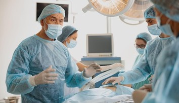 Tínedžerku z Británie trápili silné bolesti brucha. To, čo mala v žalúdku, šokovalo aj lekárov