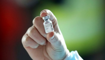 BioNTech môže vyrobiť v roku 2022 až tri miliardy dávok vakcíny