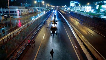 FOTO: Nečakaný dôvod uzávery D1. Bratislavou v noci prevážali stíhačku
