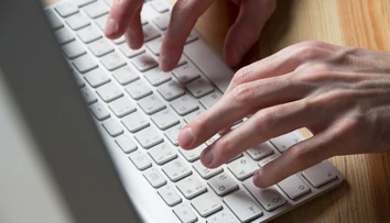 Študent z Británie poslal omylom email do USA. Zachránil tým ženu v Taliansku