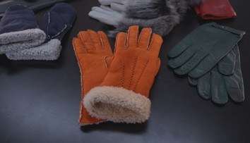 Remeslo, ktoré mizne. Táto žena šije rukavice ako „druhú kožu“