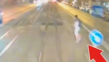 VIDEO: Električka ťažko zranila chodca v Bratislave. Muž jej vošiel priamo do cesty