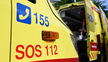 Medzi Košecou a Ladcami sa stala vážna nehoda. Zrazili sa dve osobné autá