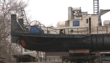 Remorkér plný nafty, ktorý sa potopil v Bratislave, ako zázrakom nespôsobil katastrofu