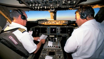 Všimli ste si, že piloti takmer nikdy nemajú dlhú bradu? Dôvod súvisí s bezpečnosťou