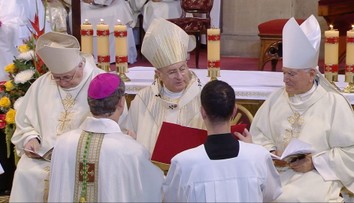 Arcibiskup Bober oslávi 75 rokov, pápežovi poslal abdikačný list. Na jeho párty príde svetoznámy kresťanský DJ