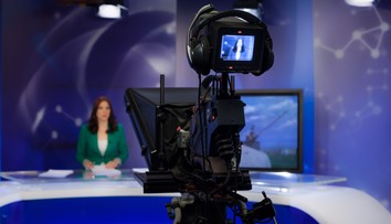 VIDEO: Stratil reč a začalo mu mykať viečkom. Známy politik utrpel mŕtvicu v priamom prenose