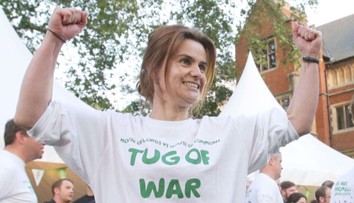 Tisíce ľudí spomínali na zabitú poslankyňu v deň jej nedožitých 42. narodenín