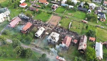 FOTO: Obrovský nočný požiar pri Brezne. Škody sa šplhajú k 400-tisíc eurám