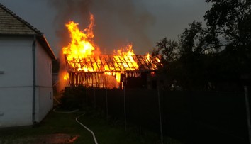 Blesk udrel v Prešove do stodoly. Zhorela do tla