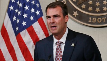 Guvernér štátu Oklahoma oznámil, že mal pozitívny test na koronavírus