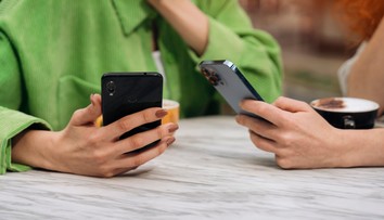 Pribúdajú dôkazy, že s našou mentálnou výbavou to ide dolu vodou. Hlavného vinníka nosíme vo vrecku