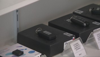 Skryté kamery môžu mať podobu pera či kľúčov od auta. Ukážeme vám, ako niektoré z nich odhalíte