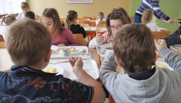 Školská jedáleň v Zázrivej má suroviny zadarmo. Úrodu si zozbierali žiaci aj učitelia