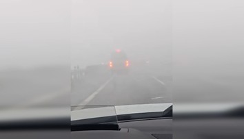VIDEO: Kolaps na R1: Pri Seredi sa prevrátili tri kamióny, cesta je blokovaná a tvoria sa kolóny