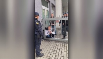 Malá ulica, veľký spor: Virálne video s plotom v Bratislave má dohru, majitelia plánujú radikálny krok