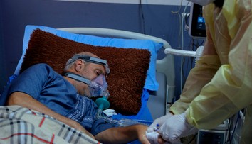 Jedna z najväčších nemocníc v Británii hlási výrazný nárast pacientov s vážnym covidom