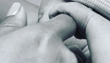 Dieťa číslo 2! Herečka a speváčka priviedla na svet synčeka