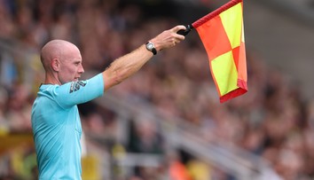 Dôvodom majú byť zápasy prerušené kvôli agresii. Holanďania chcú vo futbale zrušiť ofsajd