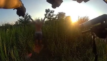 VIDEO: Dráma na rybačke. Mladík útočil po hádke na druhého muža mačetou