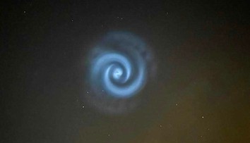 FOTO+VIDEO: Nočné nebeské divadlo. Nad Slovenskom sa objavil záhadný špirálovitý oblak