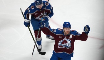VIDEO: Colorado je stále stopercentné, Minnesote nepomohla ani zmena brankára. MacKinnon prekonal legendu