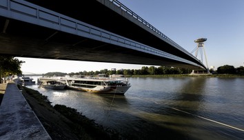 Dráma na moste v Bratislave. Na mieste s mužom zasahoval vyjednávač